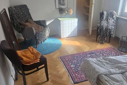 2 delvis möblerade rum centralt