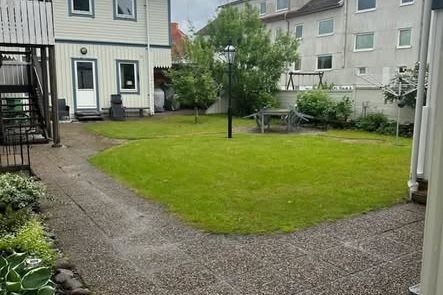 1:a uthyres med uteplats nära stan