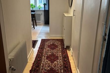 Trevlig 1:a med balkong i Oxelbergen